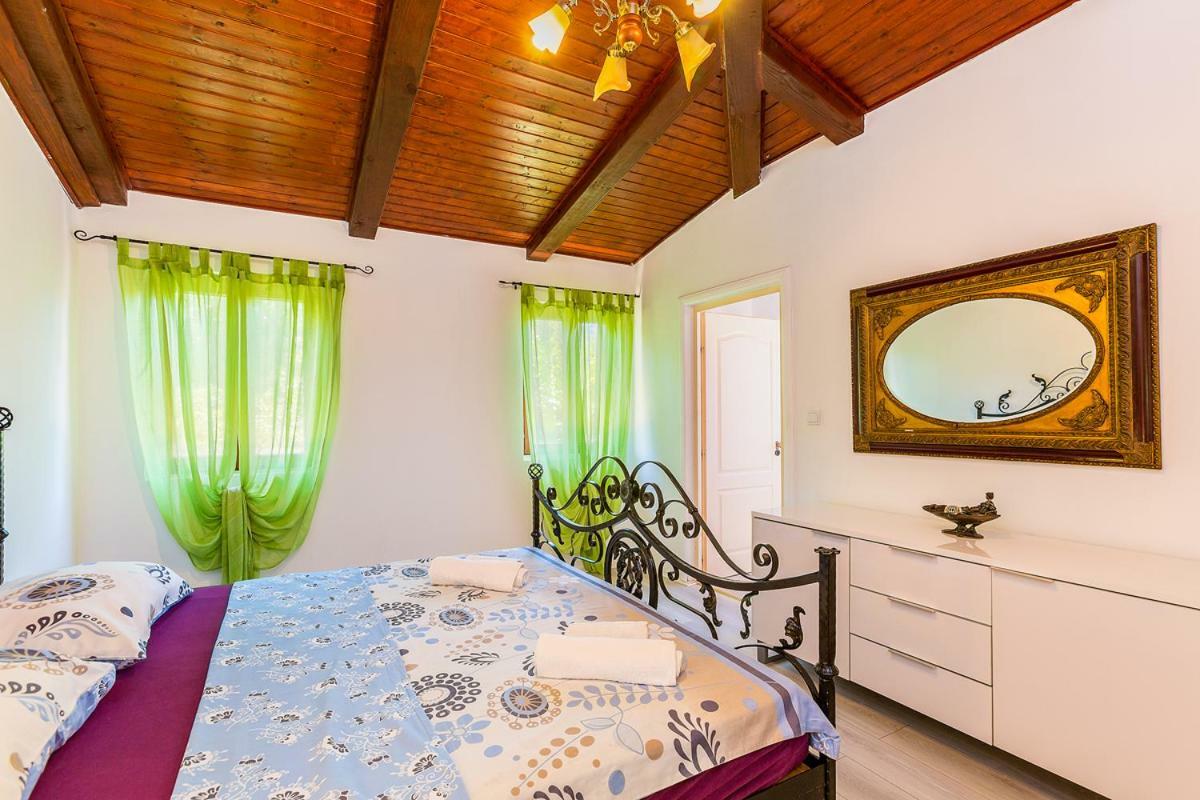 Villa Zara Ližnjan Exteriör bild